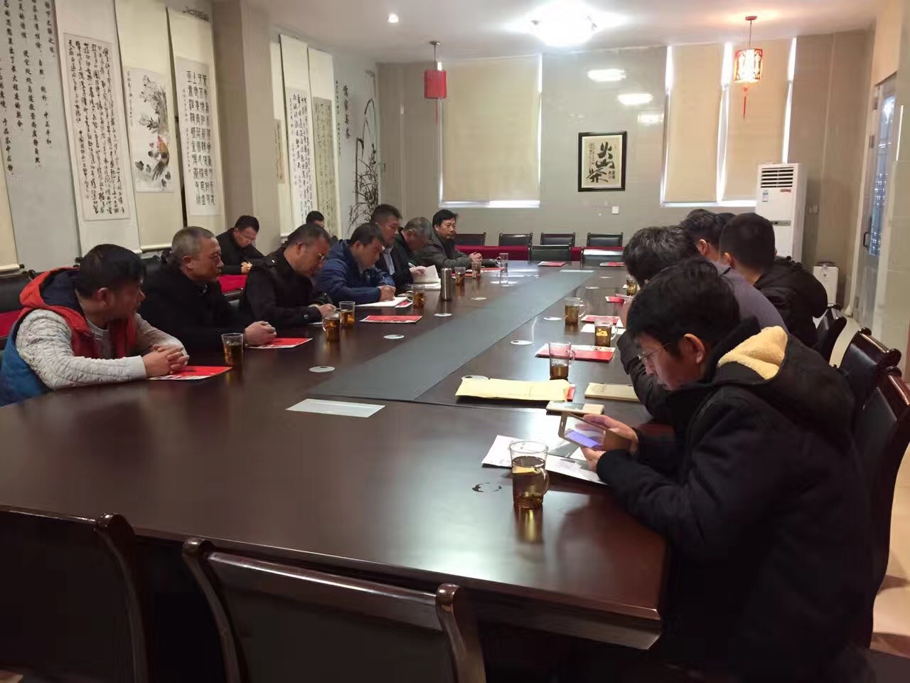 縣委在火山茶基地舉行項(xiàng)目謀劃會(huì)